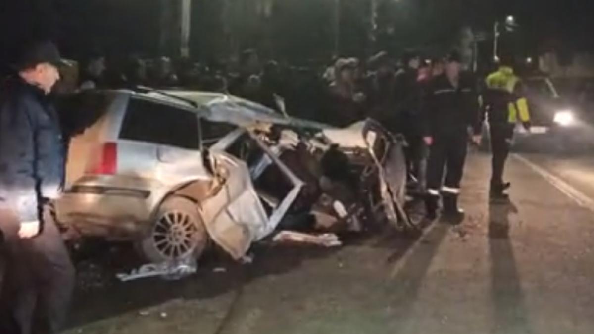 un-tanar-roman--murit--alti-3-au-fost-raniti-dupa-ce-masina-lor-a-lovit-un-stalp-de-electricitate--la-bistrita