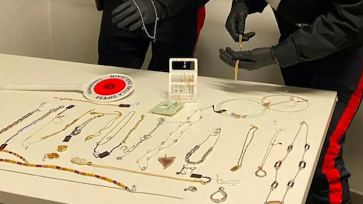 italia-bijuterii-furate-de-un-roman