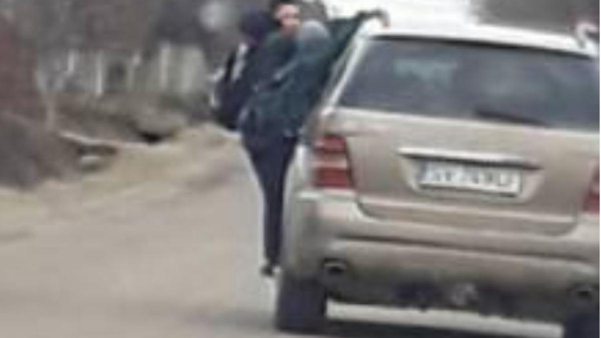 copii-atarnati-de-masina-suceava