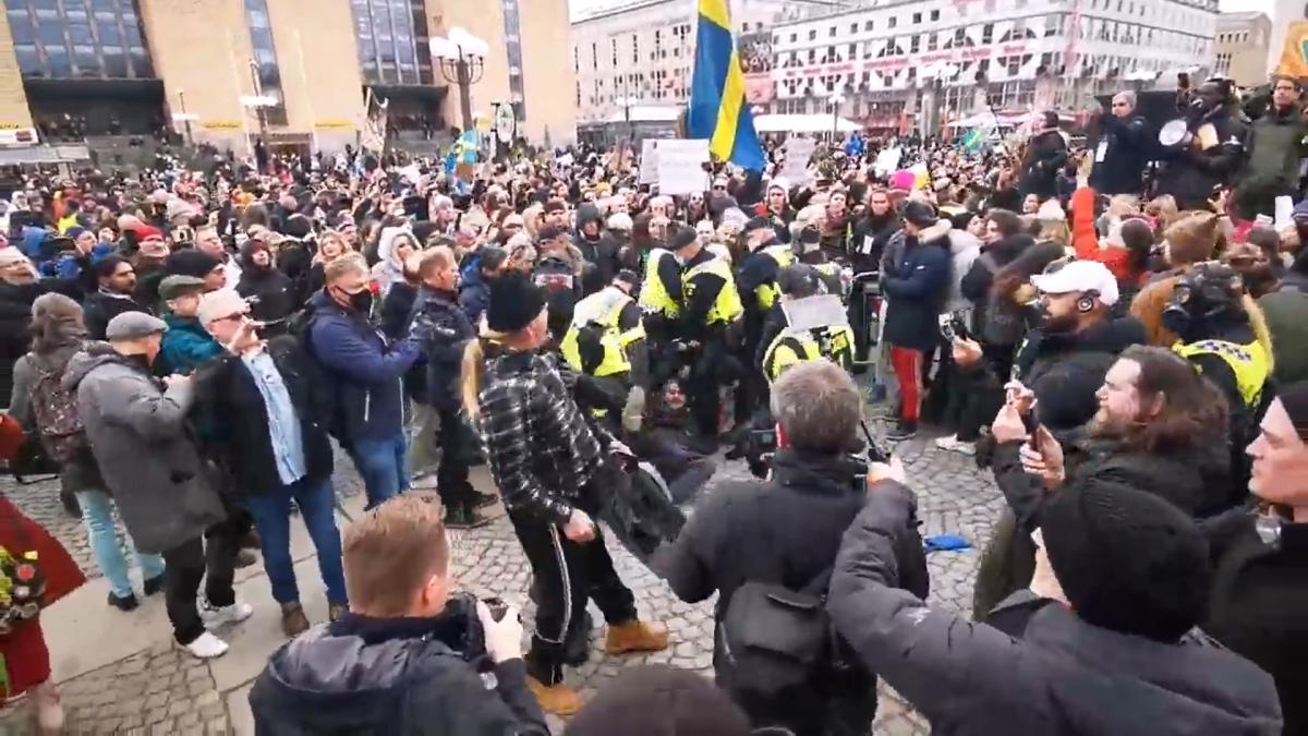 proteste-stokholm-suedia-anti-restrictii