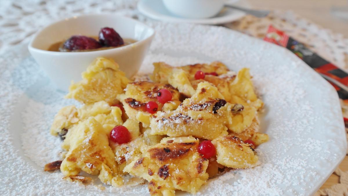 kaiserschmarrn--clatite-austriece-pufoase--prepararea-pas-cu-pas-a-desertului-preferat-al-imparatilor