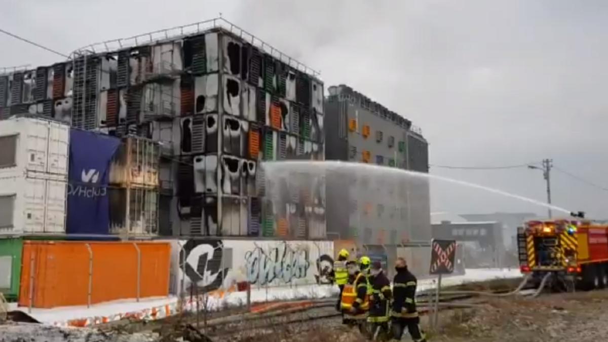 incendiu-masiv-in-franta--la-strasbourg-milioane-de-site-uri-din-intreaga-lume-au-picat