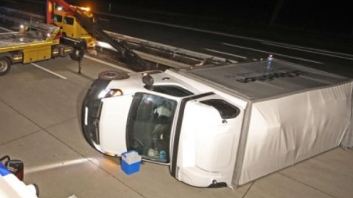 germania--sofer-roman--accident-spectaculos-pe-o-autostrada-cu-duba