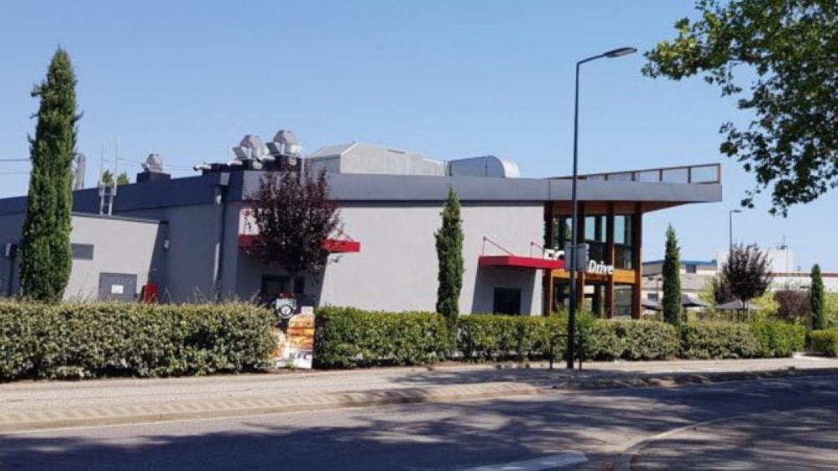 restaurant-kfc-jefuit-de-doi-romani