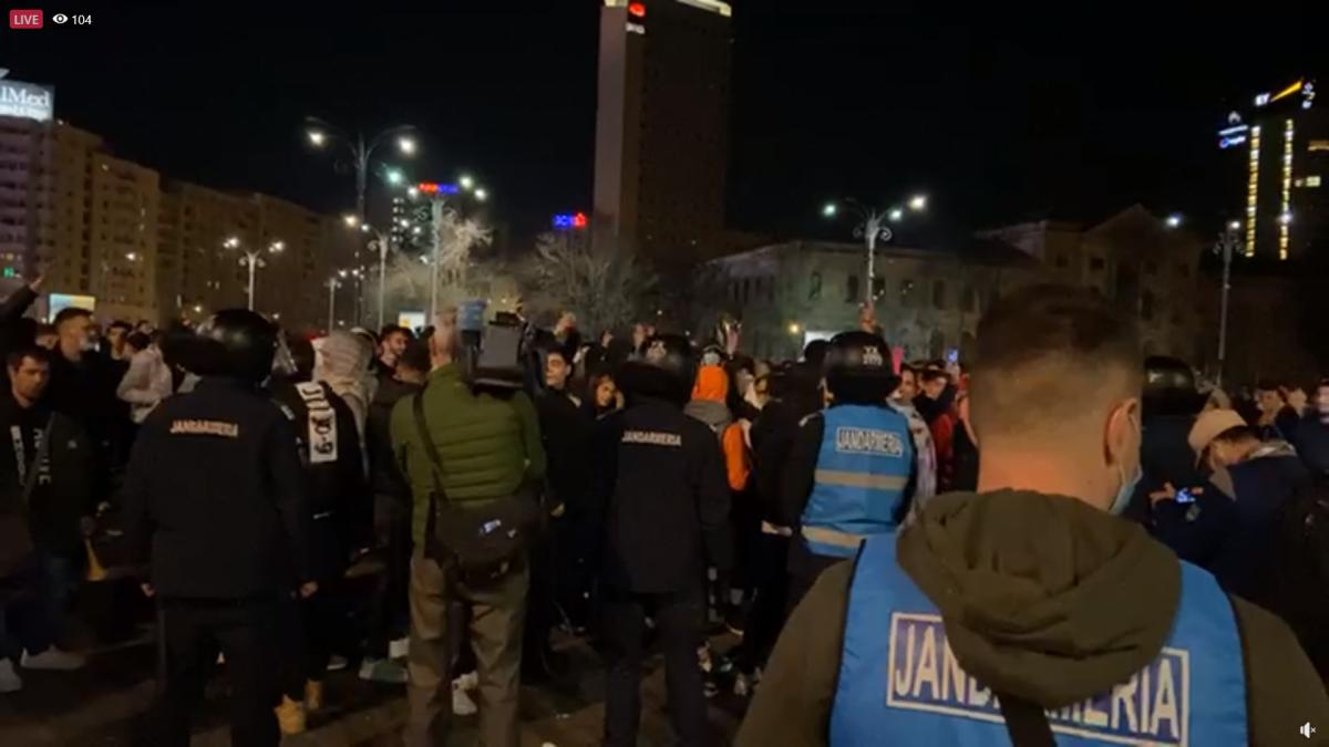 proteste-jandarmi-cameraman-lovit-sticla