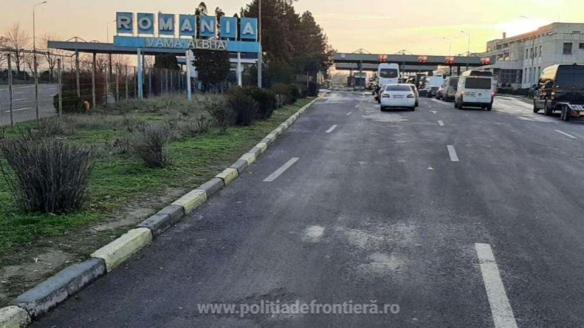 camion-condus-de-un-moldovean--oprit-si-verificat-la-sange-in-vama-albita