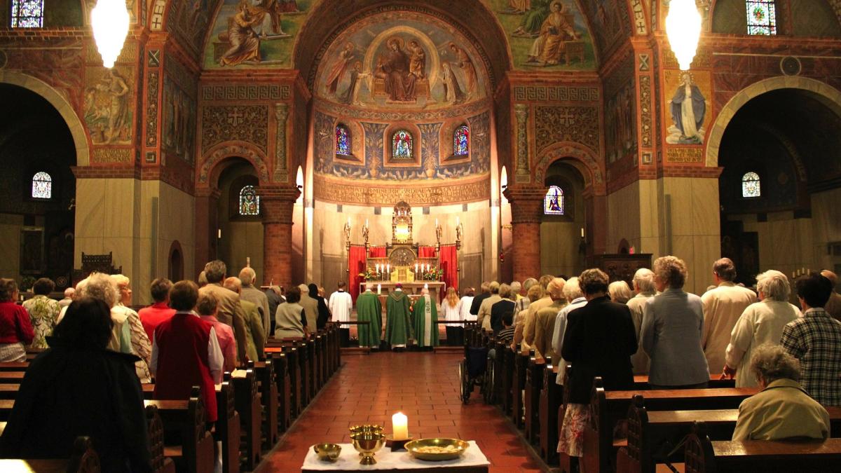 mai--pentru-slujbele-de-pastele-catolic--circulatia-va-fi-permisa-intre-orele-20-00-si-2-00-noaptea--conditii