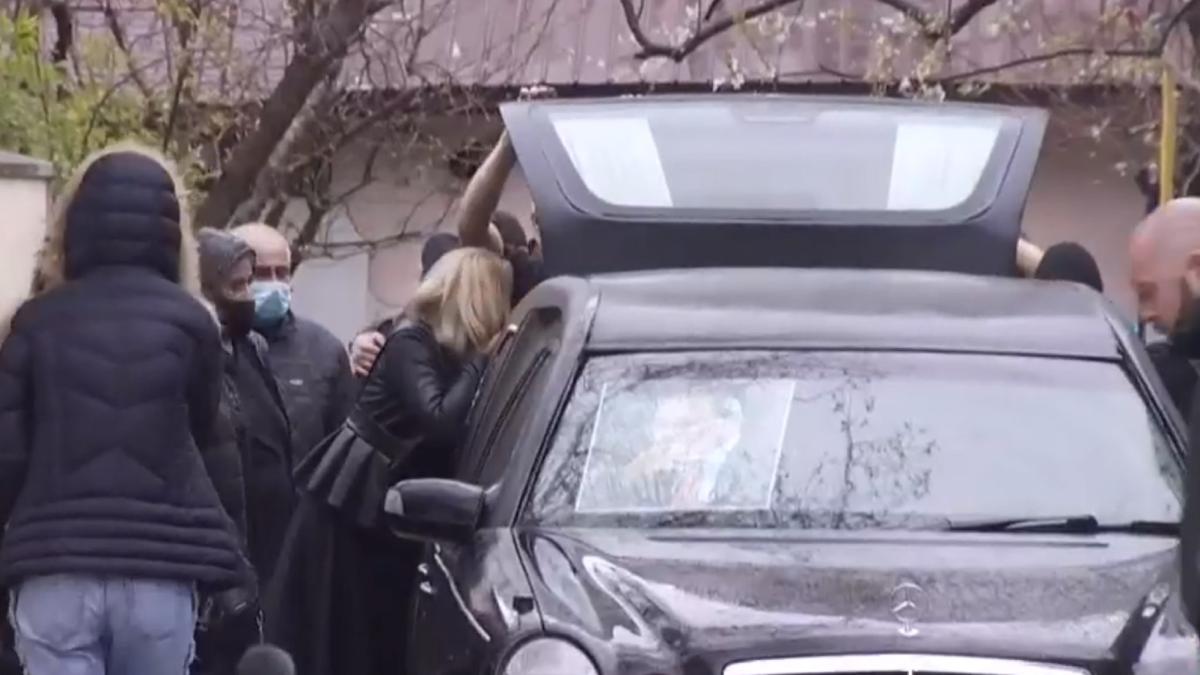 nelu-ploiesteanu--condus-pe-ultimul-drum--cantaretul-va-fi-ingropat-dupa-regulile-covid