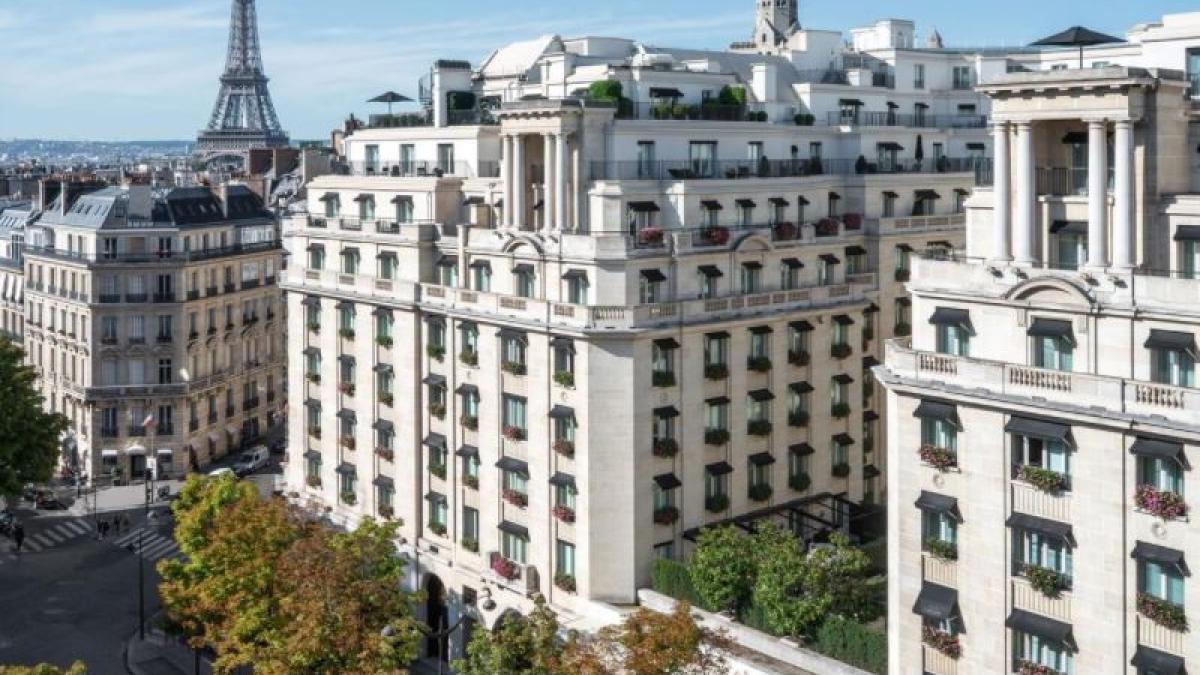 hotel-de-lux-din-paris-jefuit