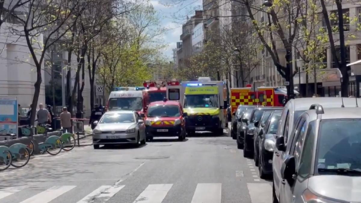 atac-cu-focuri-de-arma-in-paris--cel-putin-o-persoana-a-murit