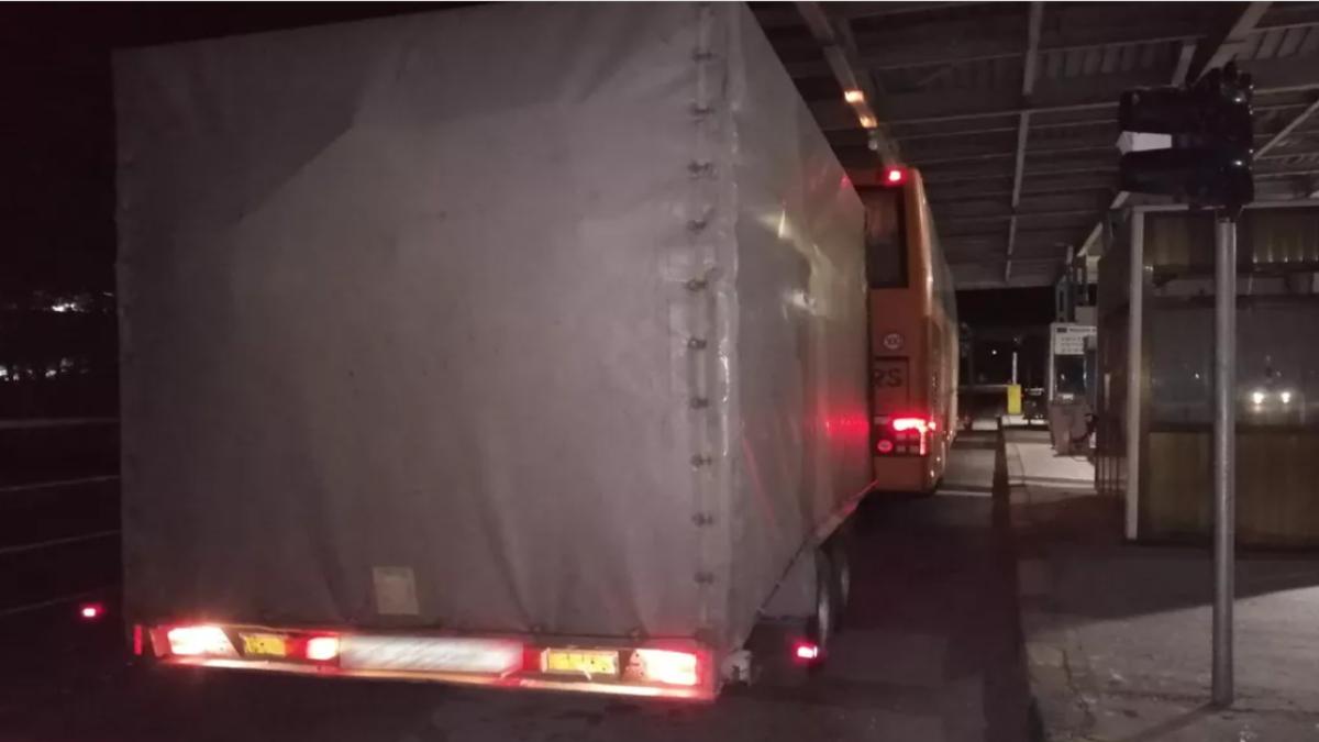 utobuz-remorca-numere-flase-albita