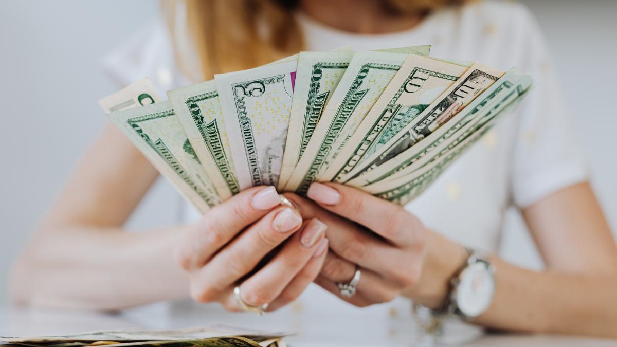 horoscopul-banilor-pentru-luna-mai-2021--zodiile-care-nu-are-voie-sa-cheltuiasca--predictii-financiare-pentru-toti-nativii