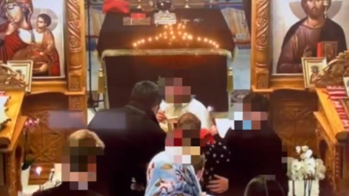 germania--peste-100-de-romani--inclusiv-copii--inghesuiti-si-impartasiti-cu-aceeasi-lingurita--in-ciuda-restrictiilor-prc-e2prc-80prc-9ece-spune-preotul-este-legeprc-e2prc-80prc-9d-video