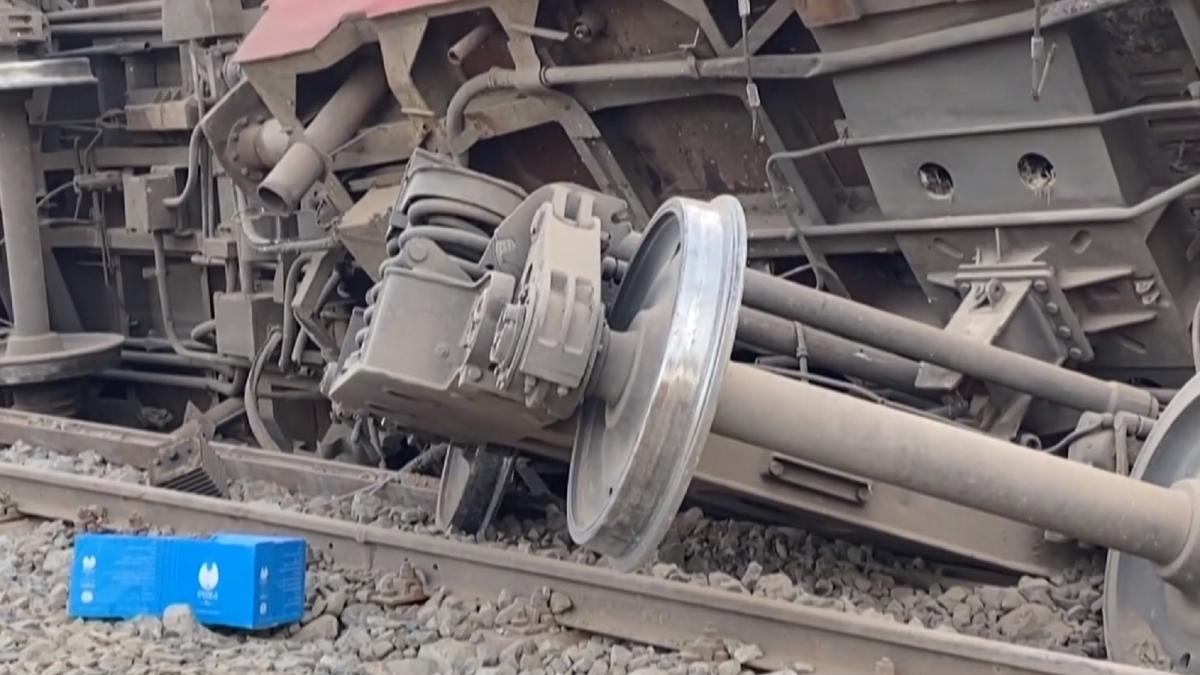 cel-putin-11-morti-si-aproape-100-de-raniti-dupa-deraierea-unui-tren--nou-bilant