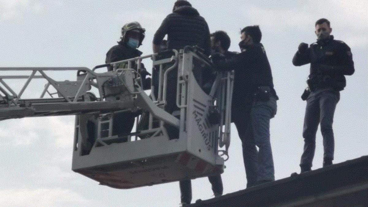 italia--roman--urmarit-ca-in-filme-de-politisti