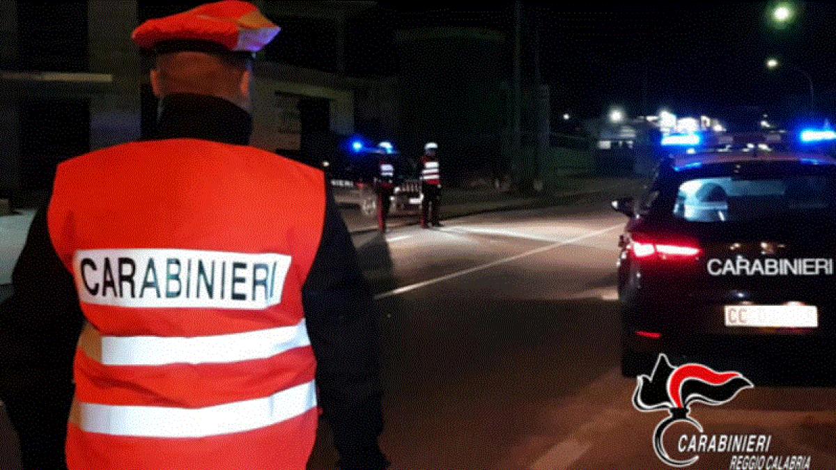 italia--trei-romance--prinse-cu-mai-multe-haine-pe-care-nu-le-au-platit