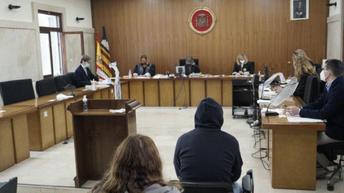 roman--expulzat-din-spania-pentru-ca-si-a-violat-si-maltratat-iubita