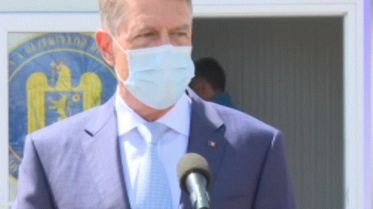 klaus-iohannis-la-centrul-de-vaccinare