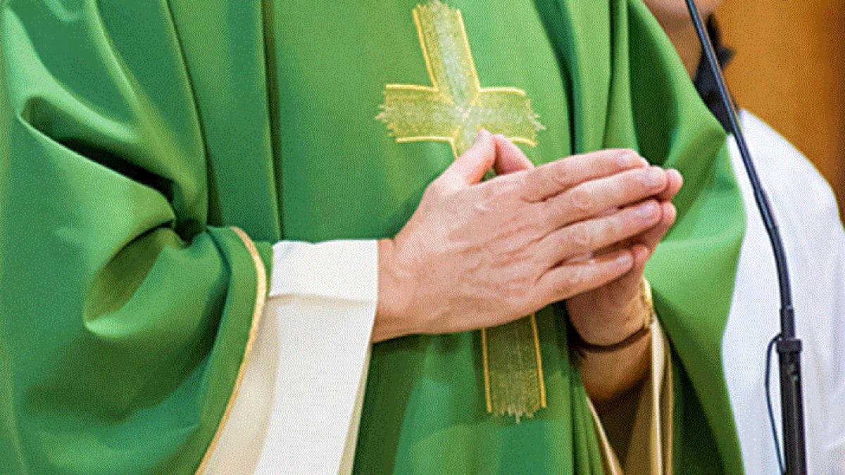 italia--preot--sedus-si-santajat-de-un-roman