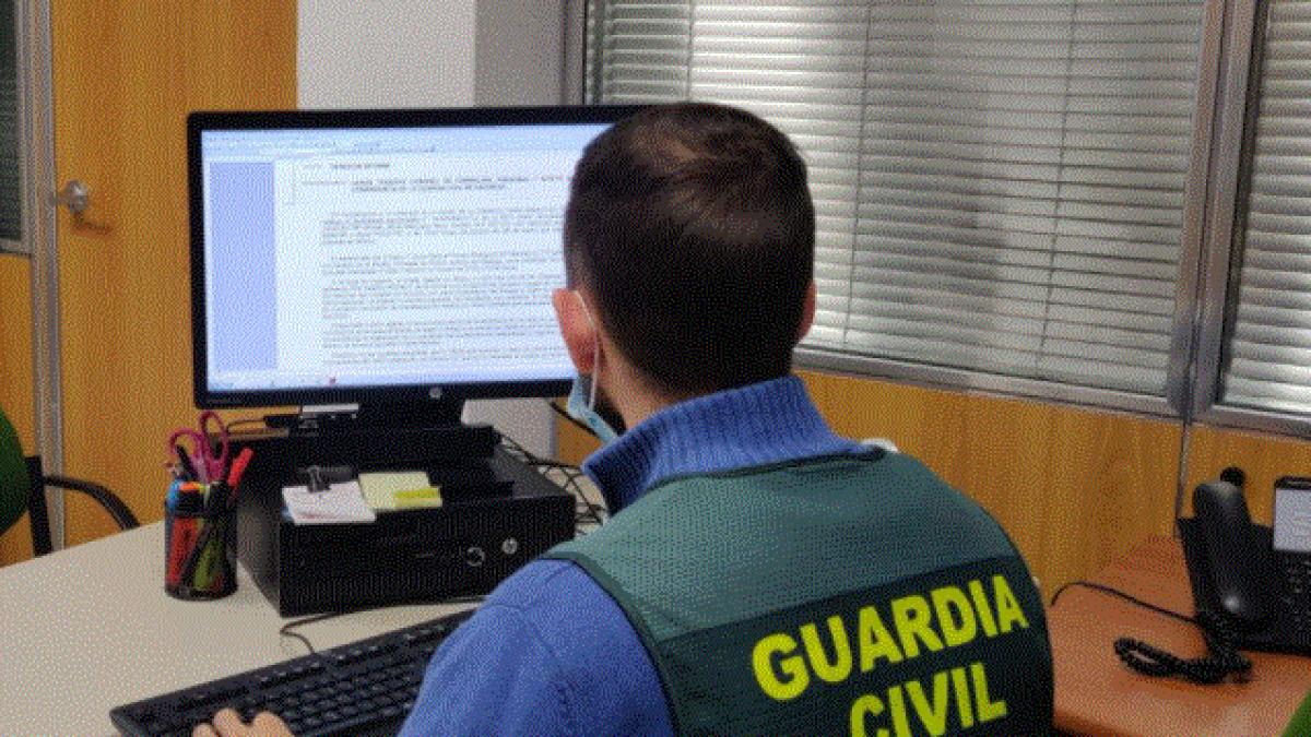 spania--opt-barbati--printre-care-si-romani--arestati-dupa-inselaciunea-online-prc-e2prc-80prc-9escrisoarea-nigerianaprc-e2prc-80prc-9d