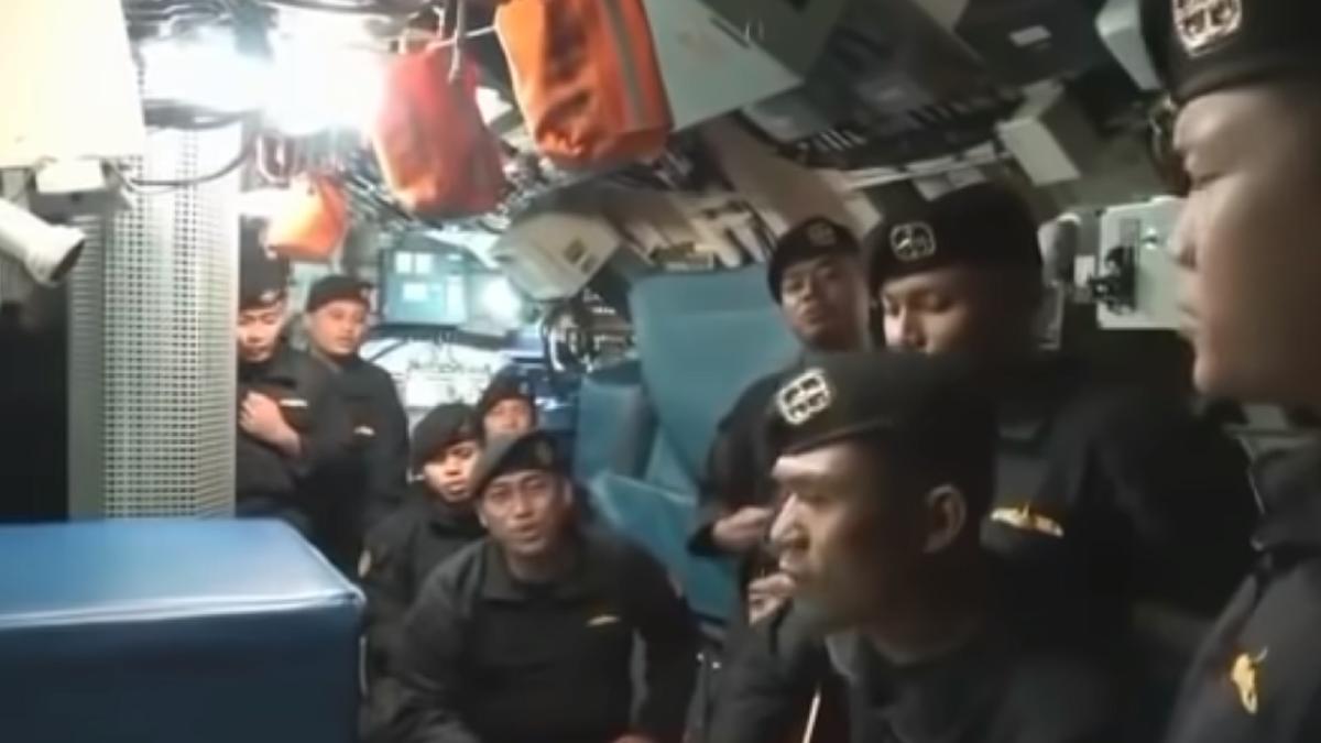 cuvintele-sfasietoare-de-adio-al-celor-53-de-marinari-morti-in-submarin--prc-e2prc-80prc-9enu-sunt-pregatit-sa-fiu-fara-tineprc-e2prc-80prc-9d---video-viral