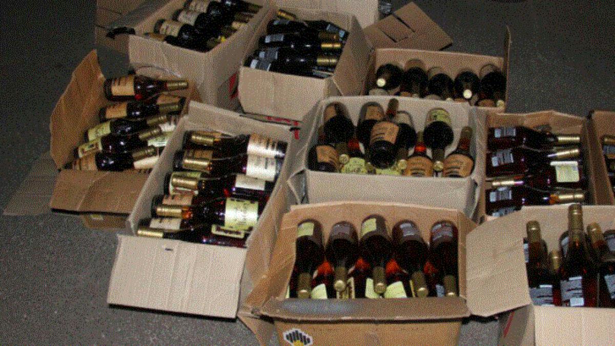 doi-barbati--care-faceau-contrabanda-cu-alcool--arestati-de-politistii-de-frontiera