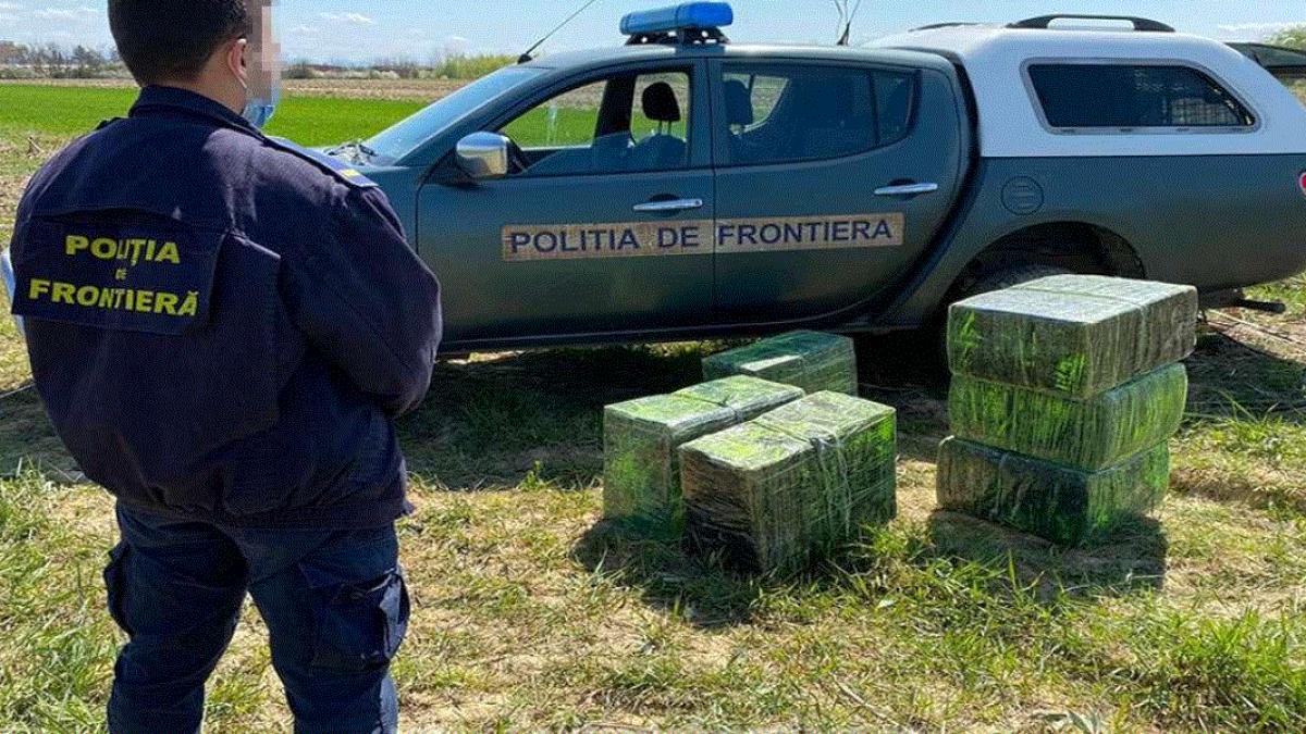 s-au-tras-focuri-de-avertisment--la-frontiera-romaniei--patru-persoane-suspecte-au-reusit-sa-se-fac-nevazute