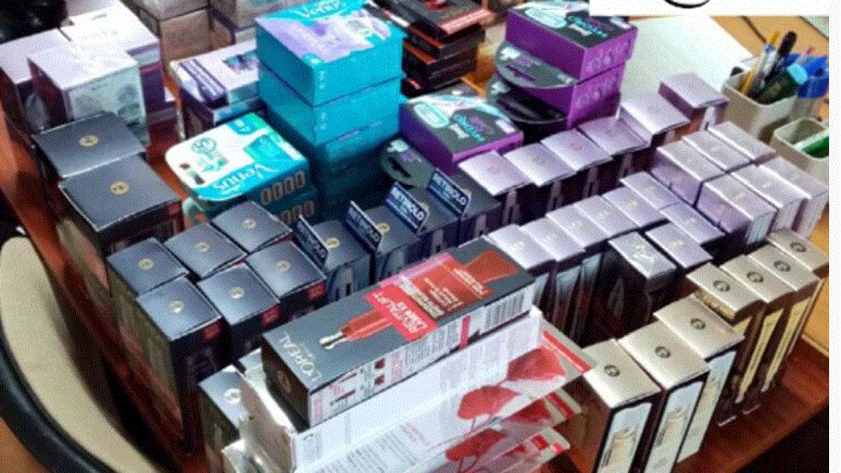 italia-prc-c2prc-a0zeci-de-produse-cosmetice--sustrase-din-magazine-de-trei-romani--hotii-se-plimbau-cu-un-audi-a4