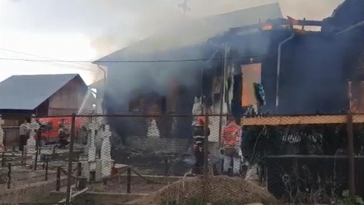 tragedie-in-vinerea-marea--o-biserica-din-vrancea-a-fost-mistuita-de-flacari