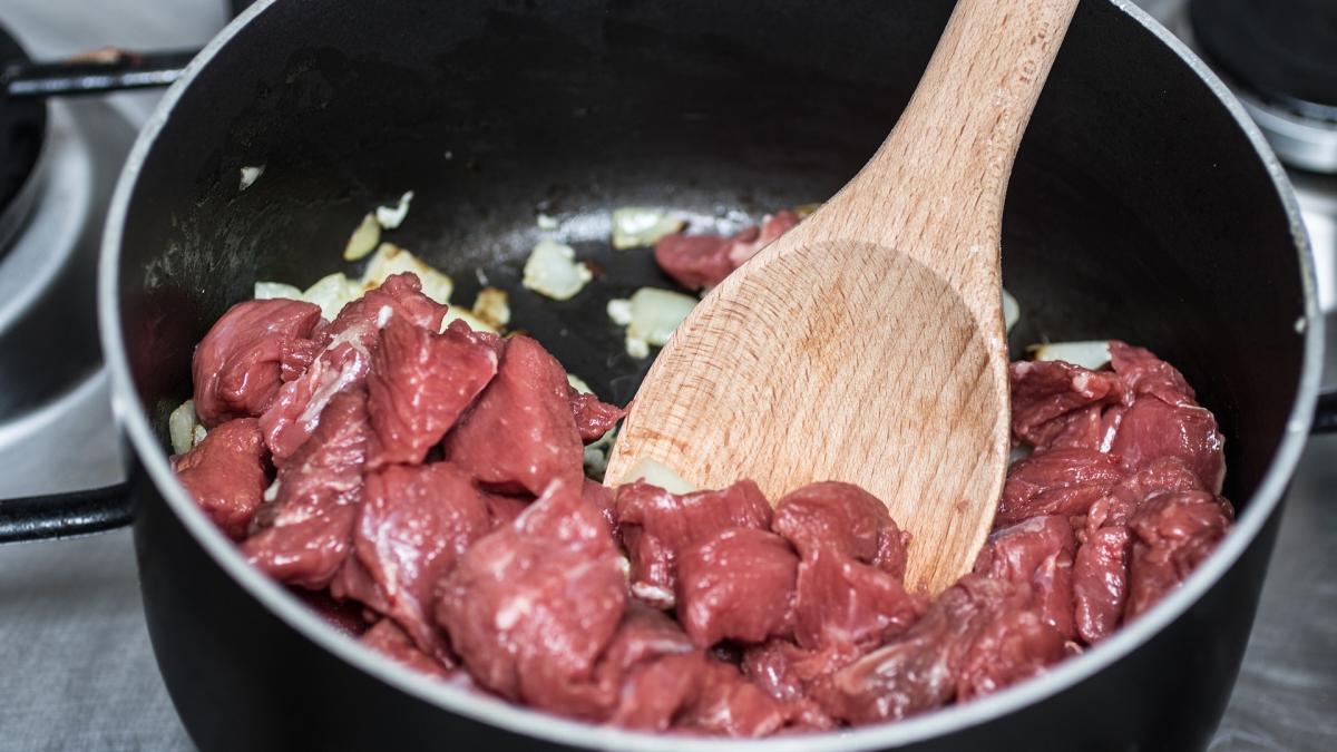 carne-ametita---reteta-de-acum-100-de-ani--un-deliciu-din-bucataria-romaneaca-veche