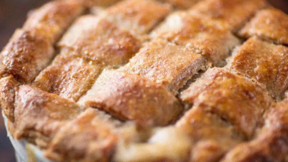 tarta-cu-umplutura-de-branza-si-sunca--aluatul-se-face-rapid-si-usor--mesenii-vor-fi-incantati