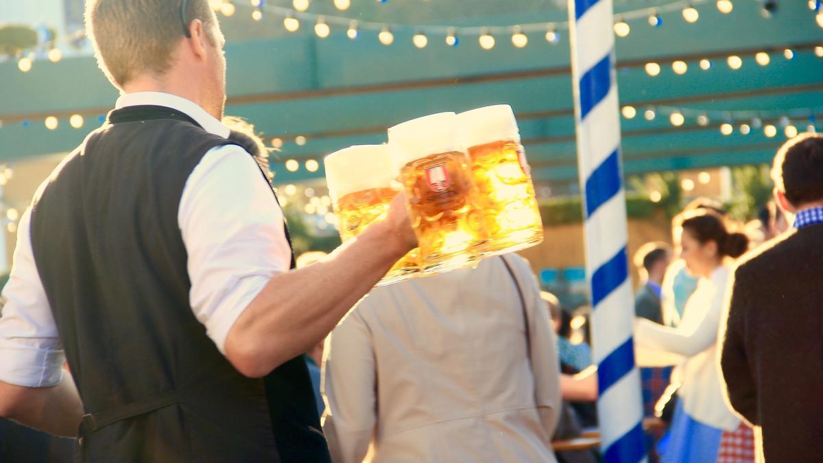 oktoberfest-germania-bere-festival-terasa