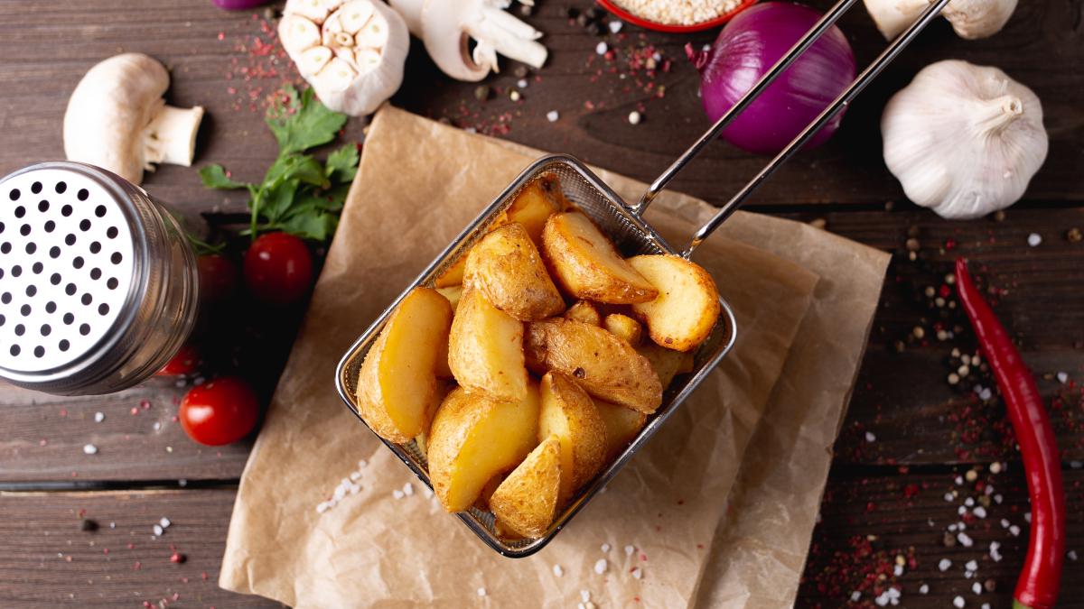 cartofi-wedges-cu-usturoi-si-parmezan-pexels