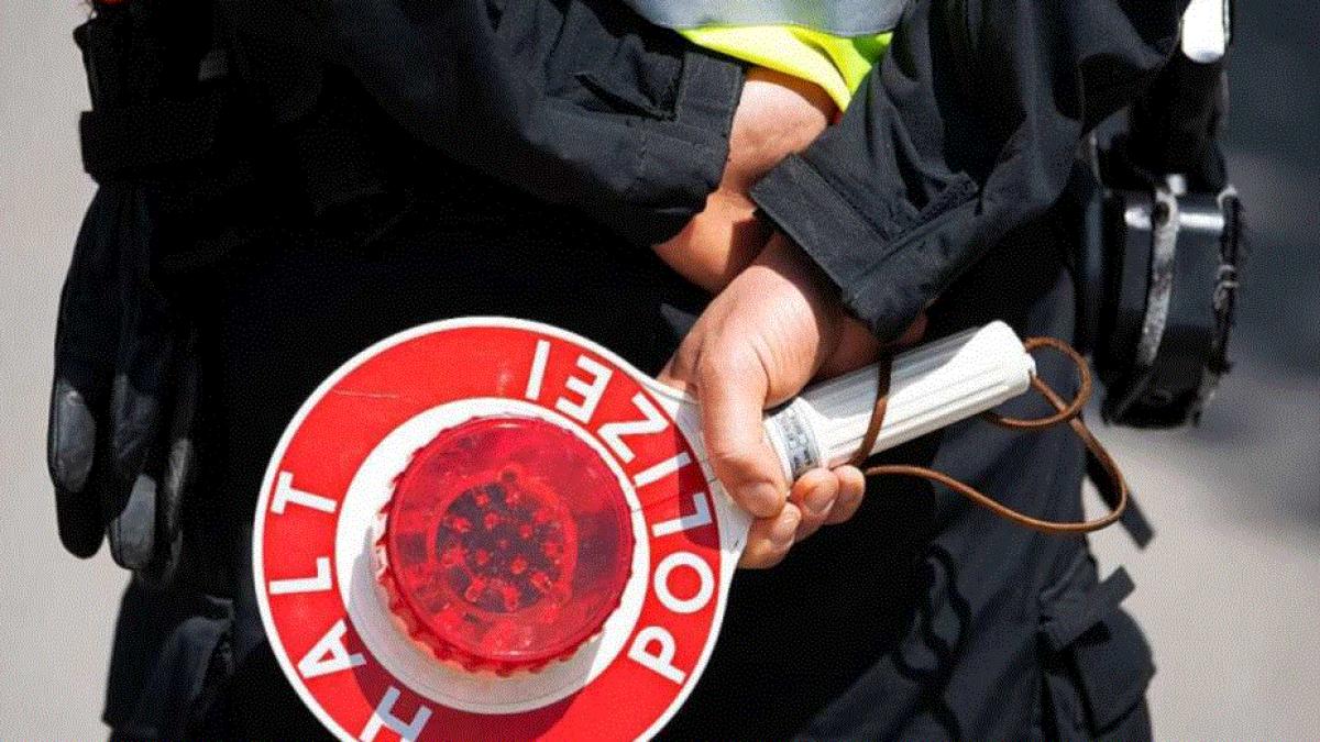 germania--patru-camioane-romanesti--oprite-de-urgenta-pe-autostrada