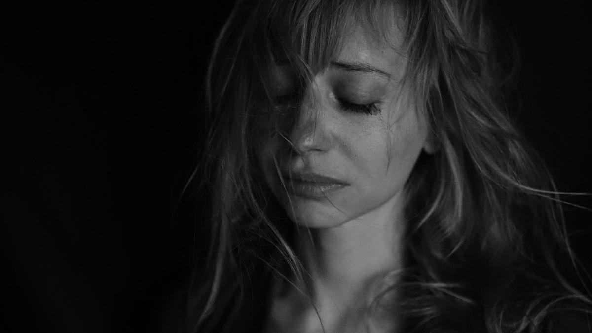 italia--un-roman-impreuna-cu-familia--acuzati-de-lucruri-oribile--o-fata-a-baut-detergent-zilnic-pentru-a-scapa-de-iadul-in-care-era-tinuta