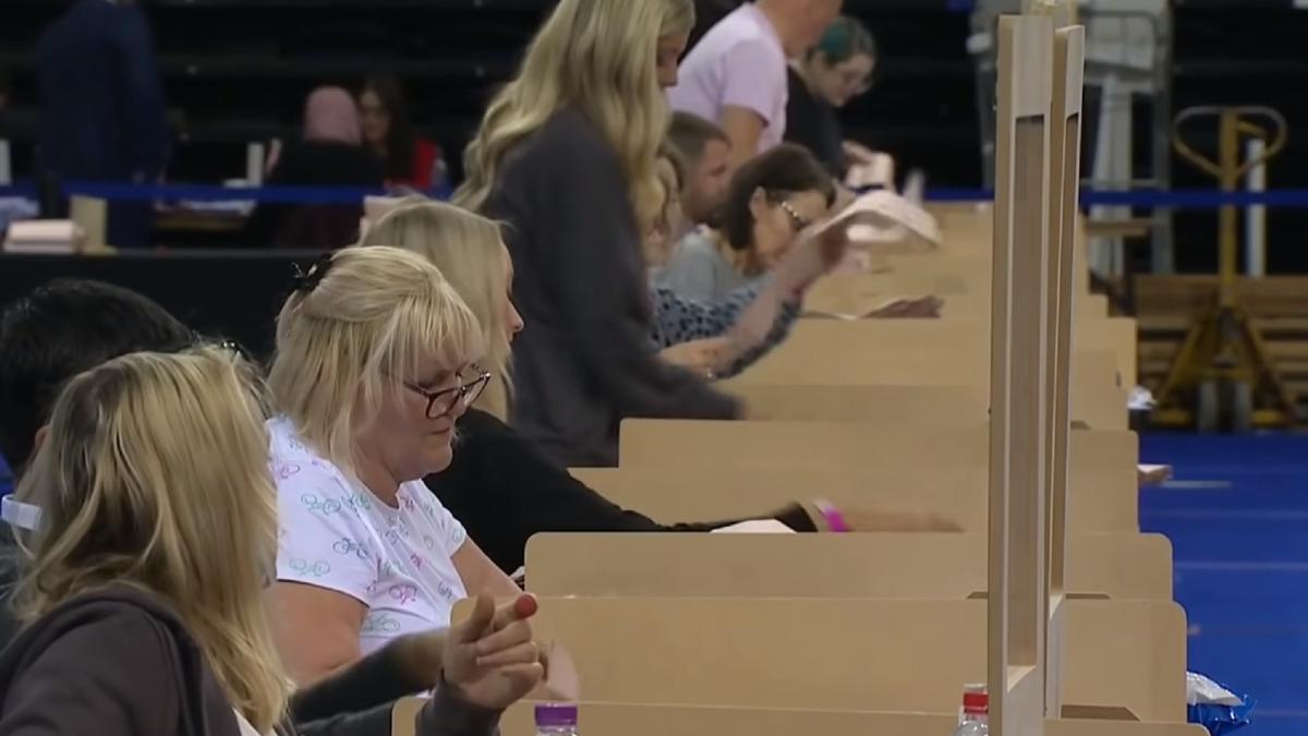 marea-britanie--trei-cetateni-romani--alesi-consilieri-locali-in-urma-alegerilor