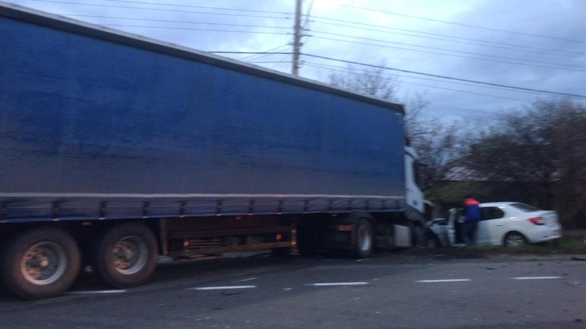 accident-focsani-doua-fete-ranite