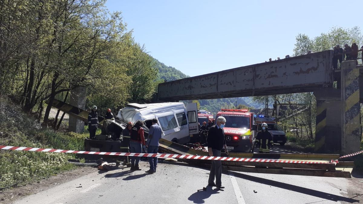 accident-namt-pod-feroviar-tir-microbuz-isu-neamt