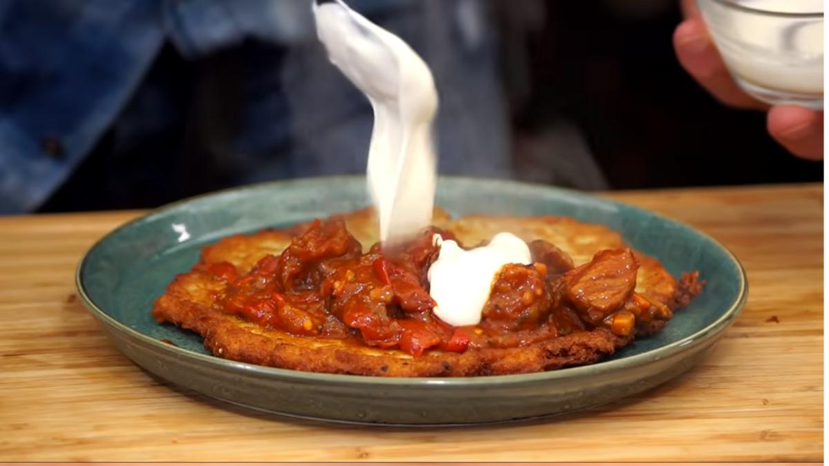 clatite-de-cartofi-in-stil-maghiar--uita-de-cartofii-prajiti-iata-reteta-simpla-pentru-o-gustare-satioasa-sau-o-garnitura-deosebita