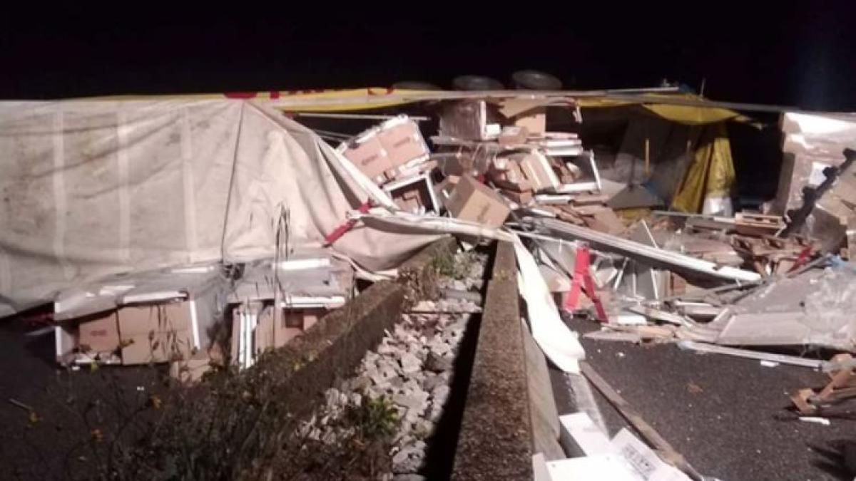 italia--camion--condus-de-un-sofer-roman--s-a-rasturnat