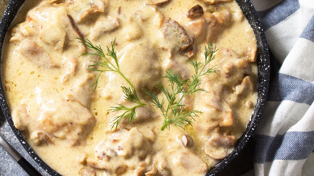 pui-manastiresc-cu-smantana-si-ciuperci