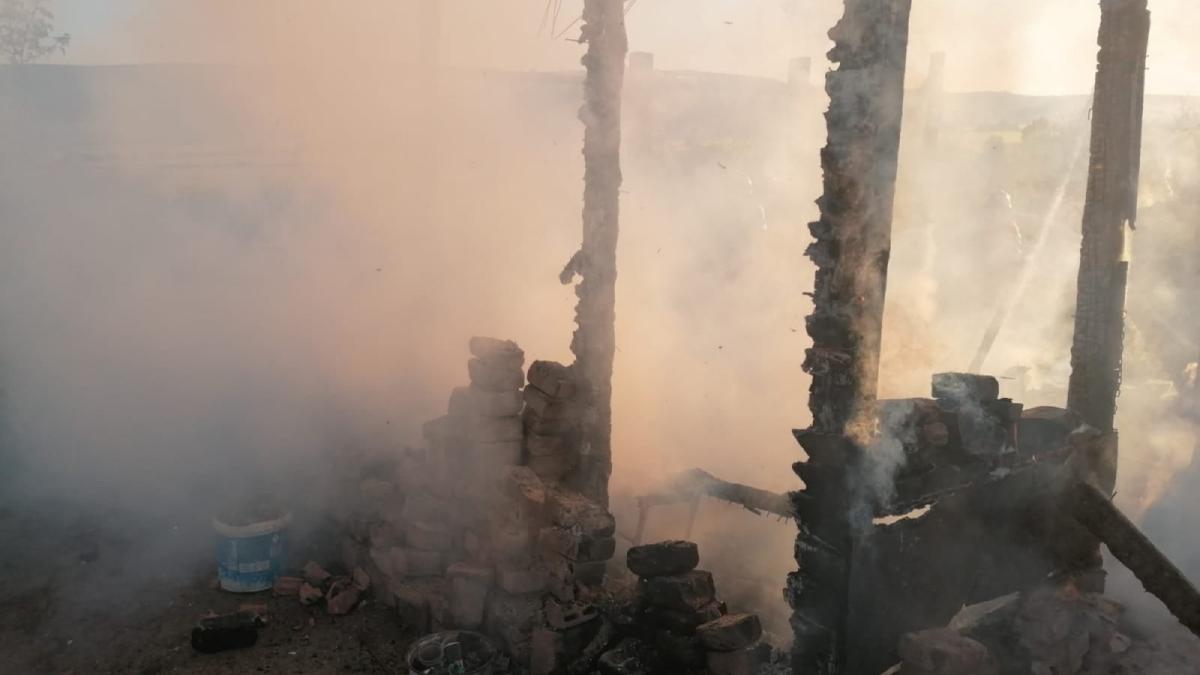 un-roman--tata-a-patru-copii--rapus-de-cancer--a-ars-in-sicriu-in-timpul-priveghiului