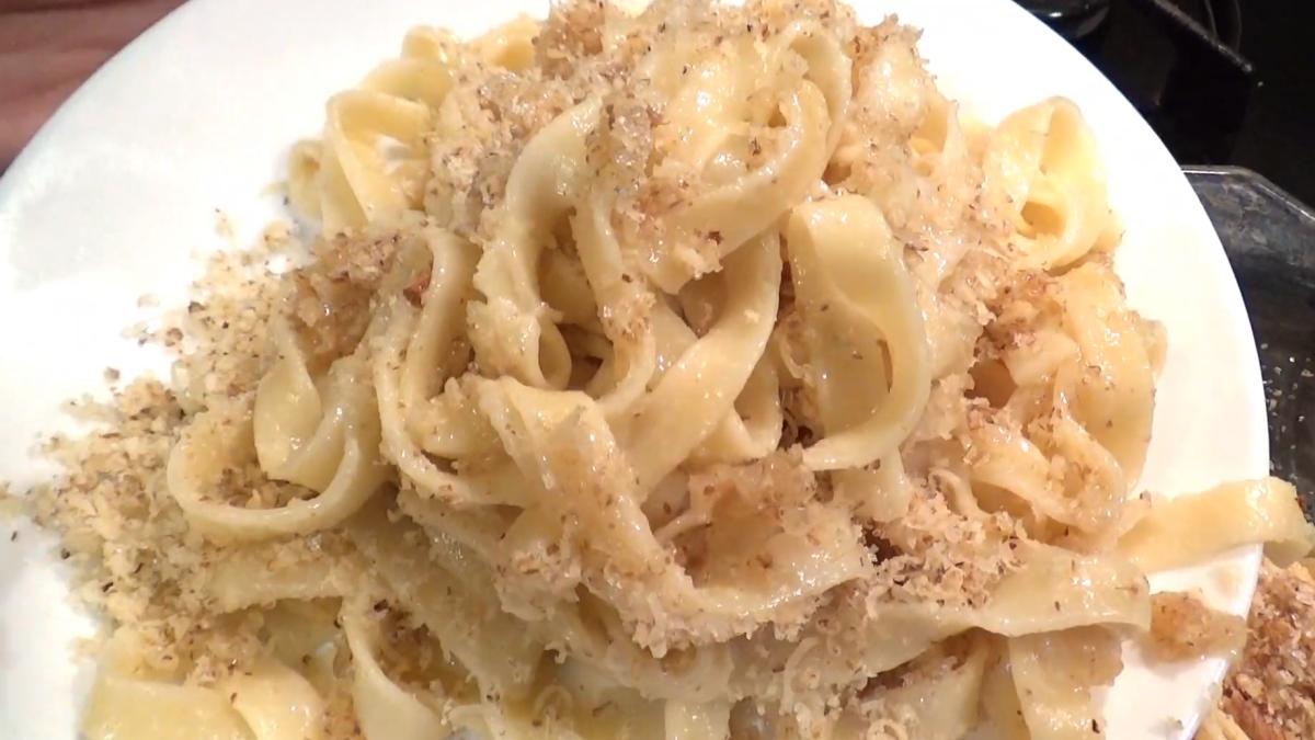 macaroane-cu-nuca--gustarea-copilariei-extrem-de-simplu-de-facut--din-cateva-ingrediente-pe-care-le-ai-oricum-in-casa