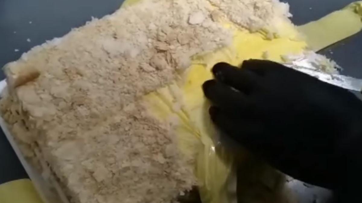 prajitura--cu-umplura-surpriza--depistata-in-bagajele-unui-tanar--la-vama-romano-ucraineana