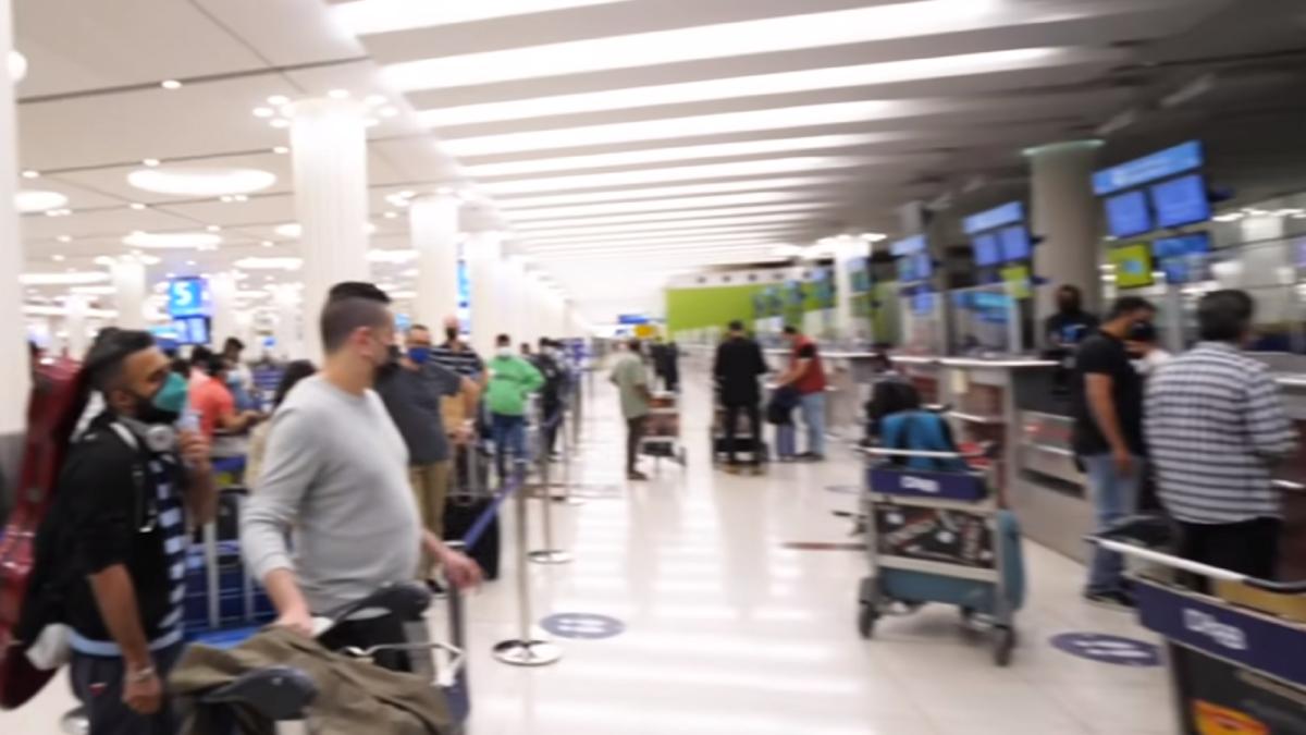 spania--romani--blocati-pe-aeroport-in-malaga