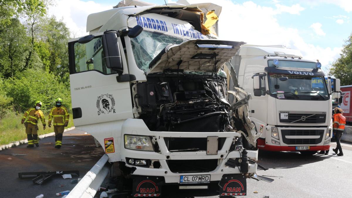 franta--doi-soferi-romani-de-tir-romani--implicati-intr-un-accident-violent