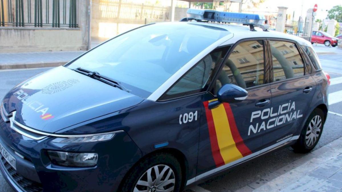 spania--trei-romani-au-furat-sticle-de-alcool--in-valoare-de-1-000-de-euro--intr-un-centru-comercial--hotii-credeau-ca-au-dat-lovitura