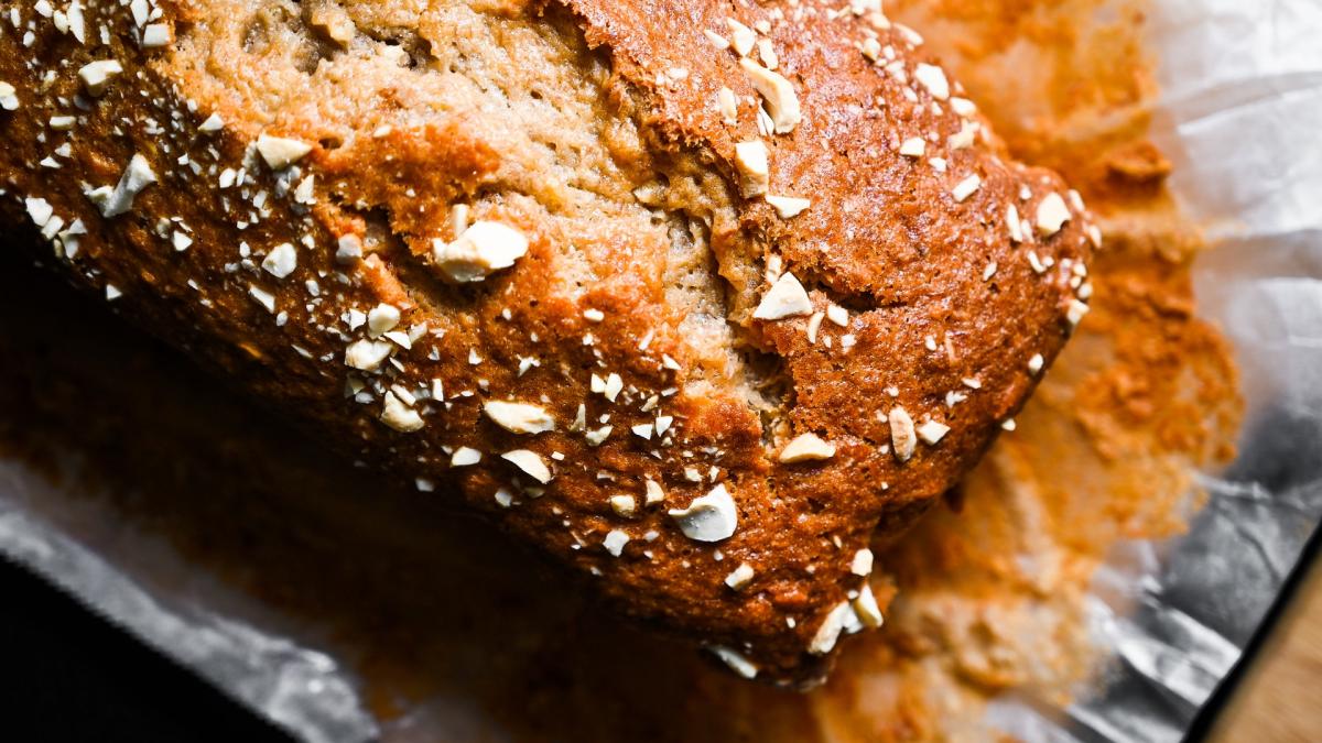 chec-cu-banane-si-alune-banana-bread