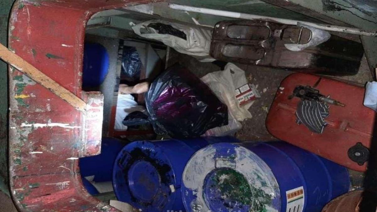 nava--sub-pavilion-ucraina--oprita-la-punctul-de-trecere-a-frontierei-galati-port