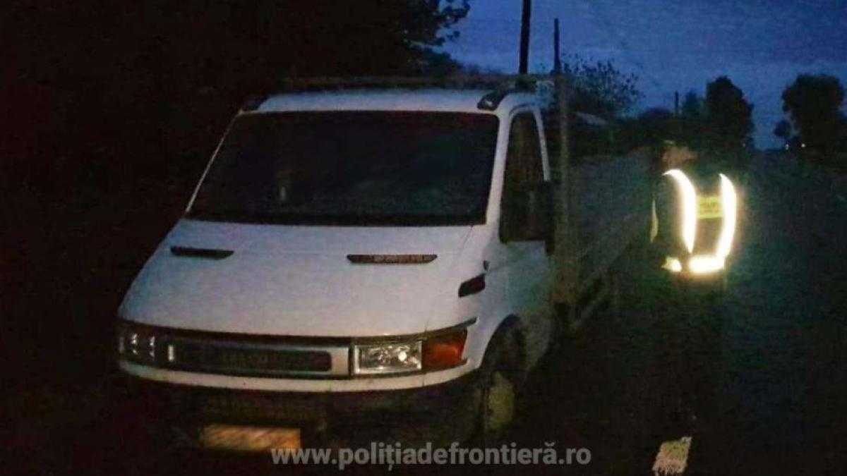 autoutilitara-cu-asigurare-portugheza-falsificata--oprita-in-trafic--soferul-a-ramas-pieton